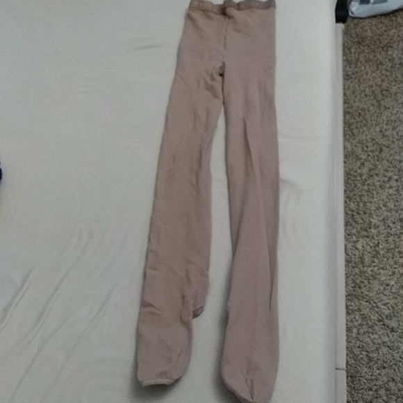 Over-the-boot figure skating tights - Picture 1 of 4